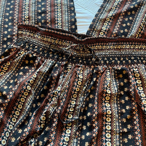 Fun silky pants with thick stretchy waistband and cute tie Lightweight brand new - Picture 2 of 3